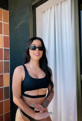5. Sexy Amanda Ferreira Shows Cleavage in Black Swimsuit