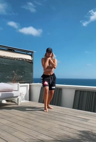6. Beautiful Andrea Mengual in Sexy White Bikini Top while Twerking