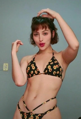 Sexy Anny Kelly Almeida in Floral Bikini