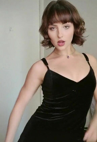 Sexy Anny Kelly Almeida In Black Dress Sexyfilter Com