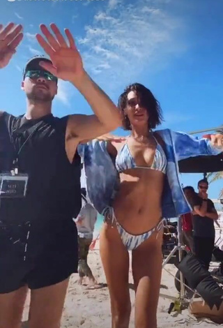 3. Hot Bella Hadid Shows Cleavage in Bikini at the Beach