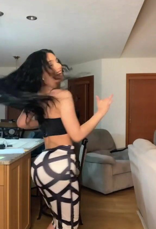 6. Hottie Barbara Ramirez Shows Big Butt