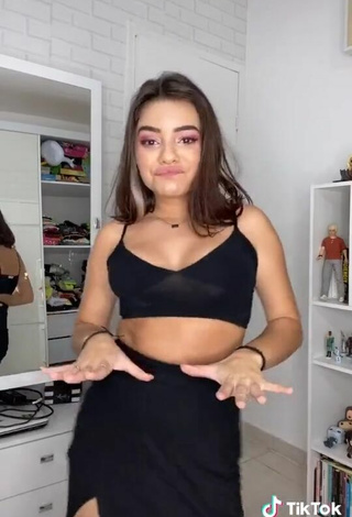 5. Amazing Bela Almada Shows Cleavage in Hot Black Crop Top and Bouncing Boobs