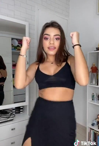 6. Amazing Bela Almada Shows Cleavage in Hot Black Crop Top and Bouncing Boobs