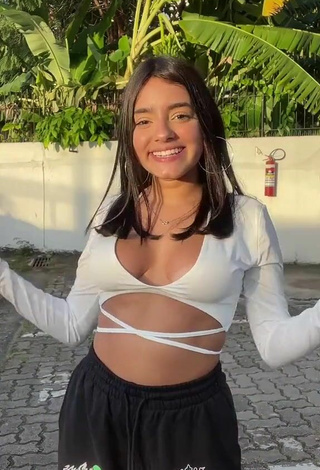 6. Beautiful Bela Almada Shows Cleavage in Sexy White Crop Top and Bouncing Tits