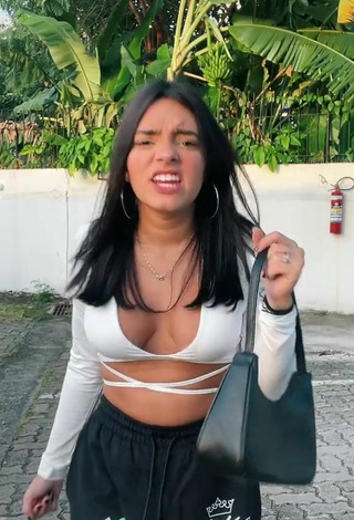 4. Sweetie Bela Almada Shows Cleavage in White Crop Top and Bouncing Tits