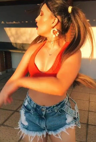 4. Sexy Bya Kessey Shows Cleavage in Red Crop Top