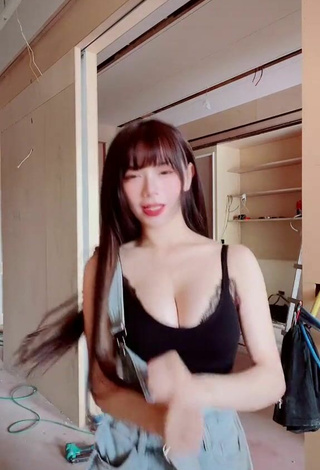 3. Hot c.0214 Shows Cleavage in Black Crop Top and Bouncing Tits