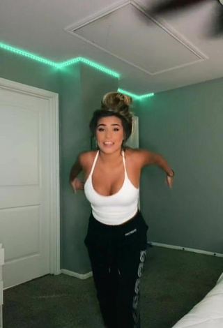 3. Sexy Camryn Cordova Shows Cleavage in White Crop Top and Bouncing Tits