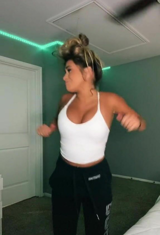 5. Sexy Camryn Cordova Shows Cleavage in White Crop Top and Bouncing Tits