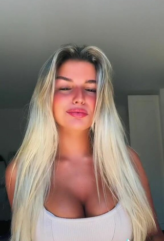 5. Sexy Carla Frigo Shows Cleavage in White Crop Top and Bouncing Boobs