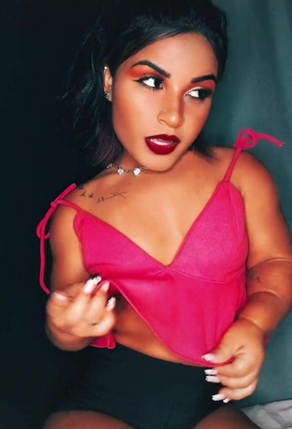 Sexy Dayanne Gomes in Pink Crop Top