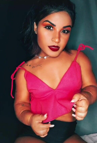 2. Sexy Dayanne Gomes in Pink Crop Top