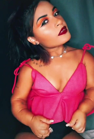 3. Sexy Dayanne Gomes in Pink Crop Top