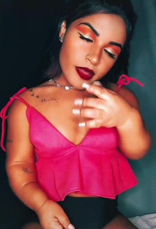 5. Sexy Dayanne Gomes in Pink Crop Top