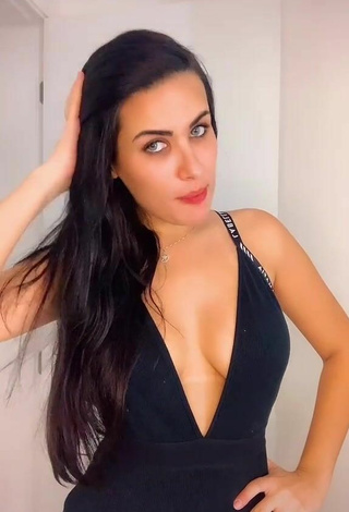 Erotic Dine Azevedo Shows Cleavage in Black Dress