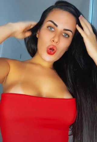 Seductive Dine Azevedo Shows Cleavage in Red Top