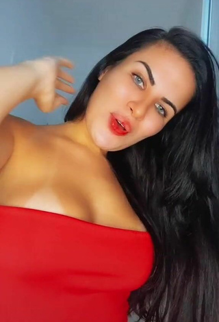 4. Seductive Dine Azevedo Shows Cleavage in Red Top