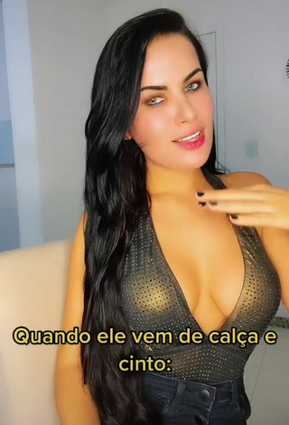 6. Sexy Dine Azevedo Shows Cleavage in Top