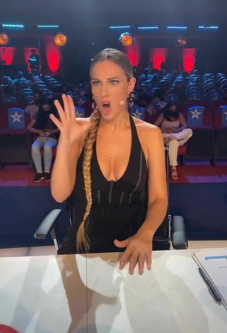 5. Sexy Edurne Garcia Almagro Shows Cleavage in Black Overall