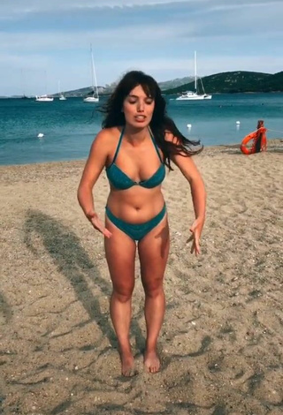3. Hot Eleonora Olivieri Shows Cleavage in Turquoise Bikini at the Beach and Bouncing Tits