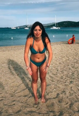 4. Hot Eleonora Olivieri Shows Cleavage in Turquoise Bikini at the Beach and Bouncing Tits
