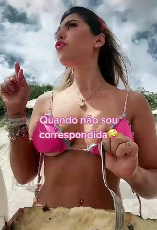 Sexy Elisa Ponte Shows Cleavage in Pink Bikini Top