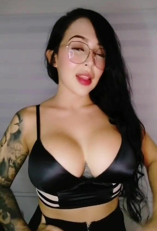 Eve Herrera Looks Sexy in Black Crop Top and Bouncing Tits