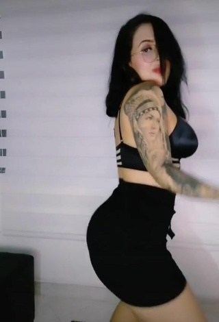 4. Eve Herrera in Nice Black Crop Top while Twerking