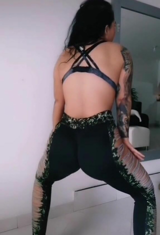2. Magnetic Eve Herrera Shows Butt while Twerking
