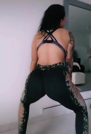 3. Magnetic Eve Herrera Shows Butt while Twerking