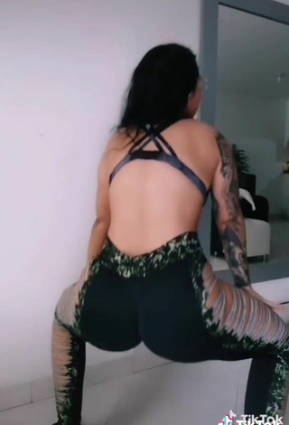 5. Magnetic Eve Herrera Shows Butt while Twerking