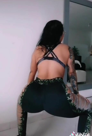 6. Magnetic Eve Herrera Shows Butt while Twerking