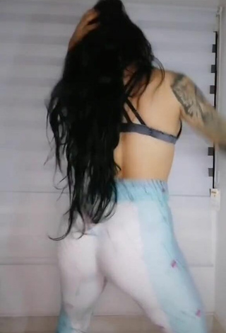 5. Sensual Eve Herrera Shows Butt