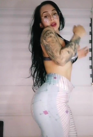 5. Magnificent Eve Herrera Shows Big Butt