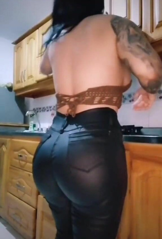 Attractive Eve Herrera Shows Butt