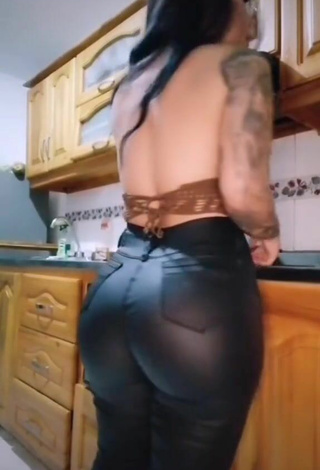 4. Attractive Eve Herrera Shows Butt