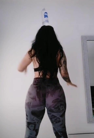 4. Lovely Eve Herrera Shows Big Butt