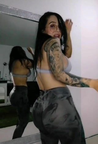 6. Gorgeous Eve Herrera Shows Big Butt