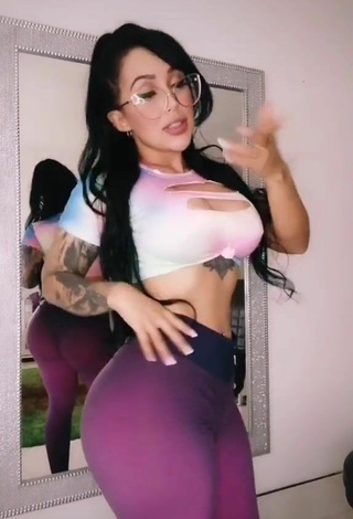 4. Wonderful Eve Herrera Shows Big Butt