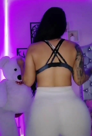 2. Pretty Eve Herrera Shows Big Butt