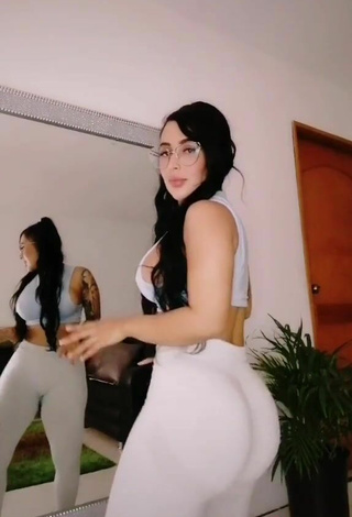 4. Hottest Eve Herrera Shows Big Butt