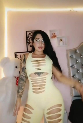 4. Seductive Eve Herrera Shows Big Butt