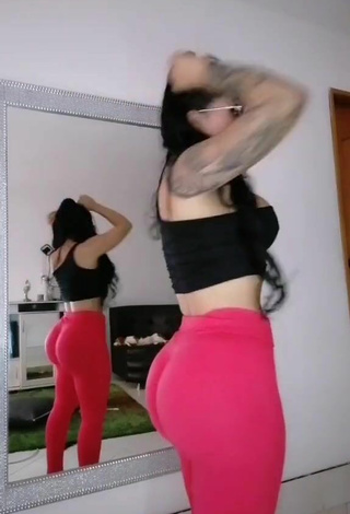 Erotic Eve Herrera Shows Big Butt