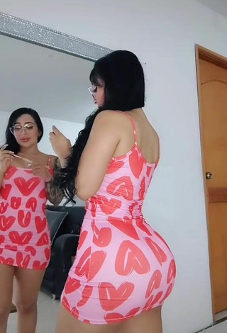 5. Beautiful Eve Herrera Shows Big Butt