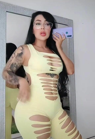 3. Hot Eve Herrera Shows Big Butt