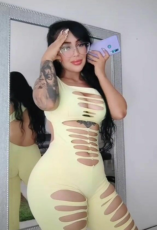 4. Hot Eve Herrera Shows Big Butt