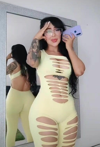 5. Hot Eve Herrera Shows Big Butt