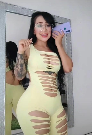 6. Hot Eve Herrera Shows Big Butt