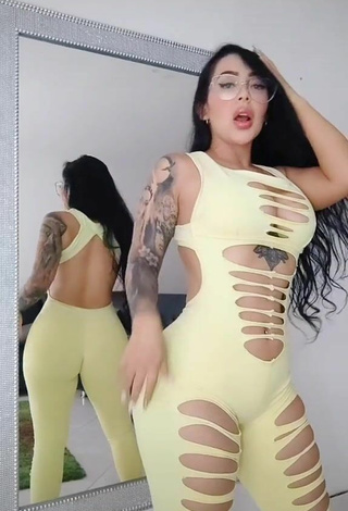 Sexy Eve Herrera Shows Big Butt while Twerking
